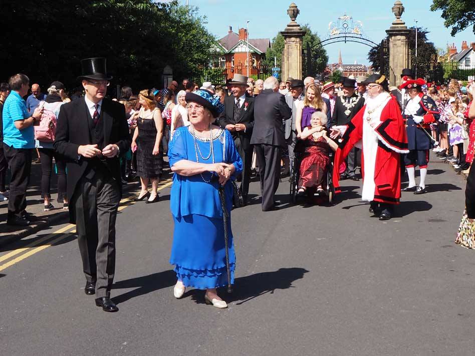 Lord Derby and Elaine Smith leading the parade