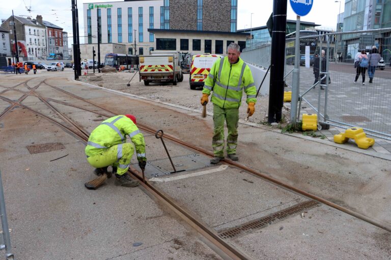 Attempting to revitalise the point-work at the Terminus.  After some manual efforts they eventually operated remotely